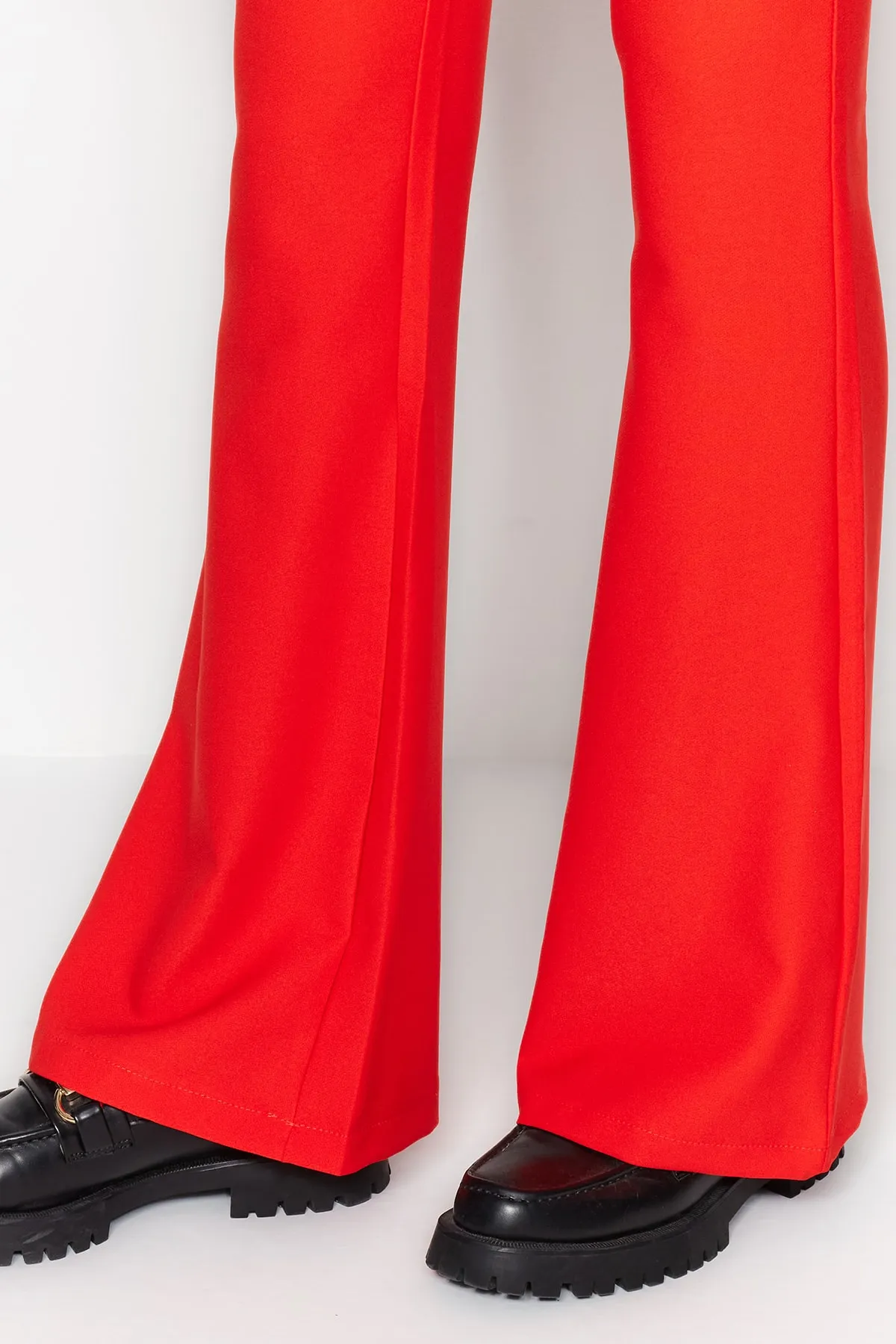 Trendyol Collection  Rote Schlaghose aus Webstoff TOFAW19BB0581