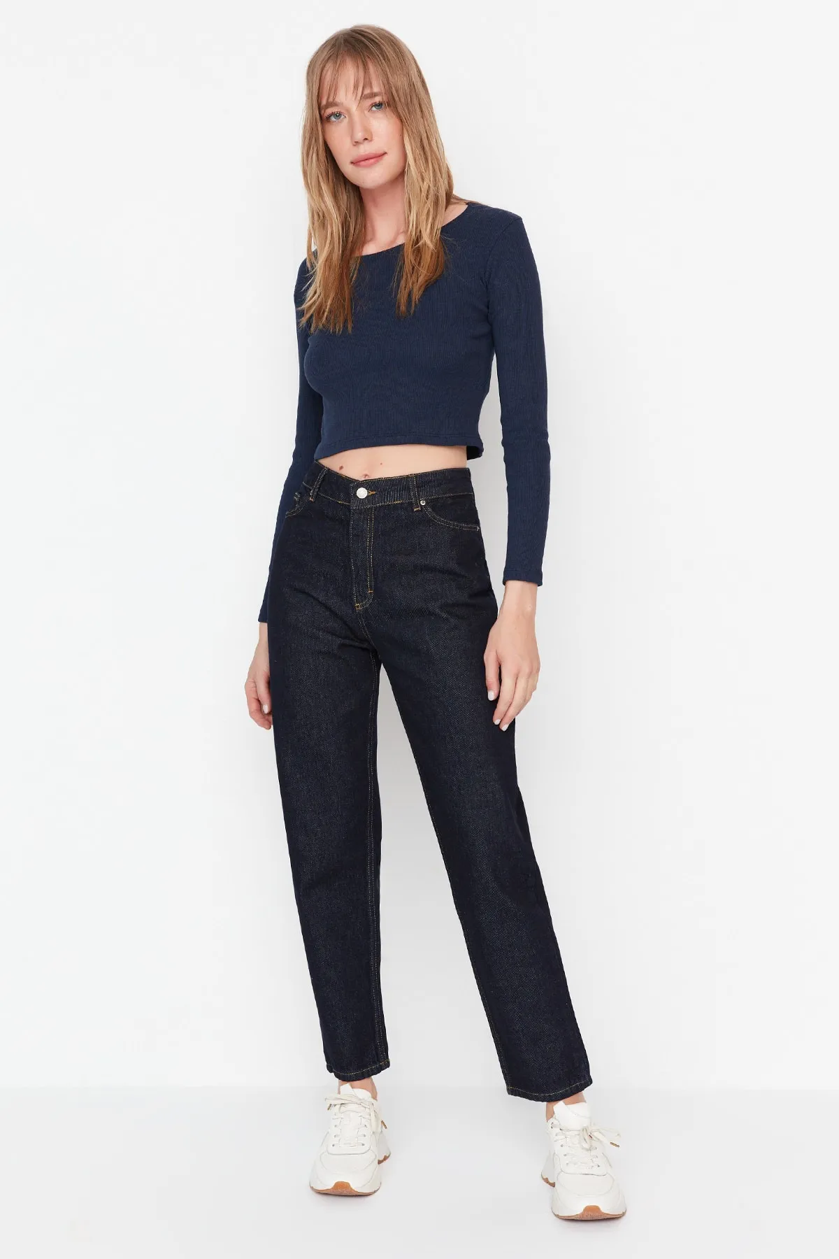 Trendyol Collection  Dunkelblaue, nachhaltigere Mom-Jeans mit hoher Taille TWOAW23JE00369