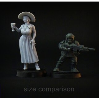 Tall Lady (28 mm)