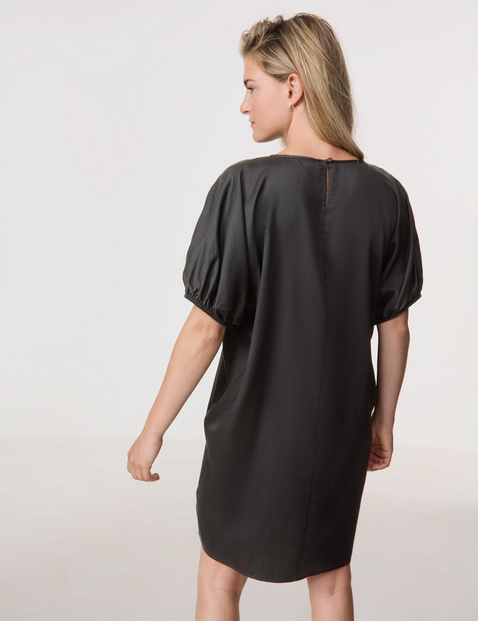 Locker geschnittenes Kleid mit Taschen
