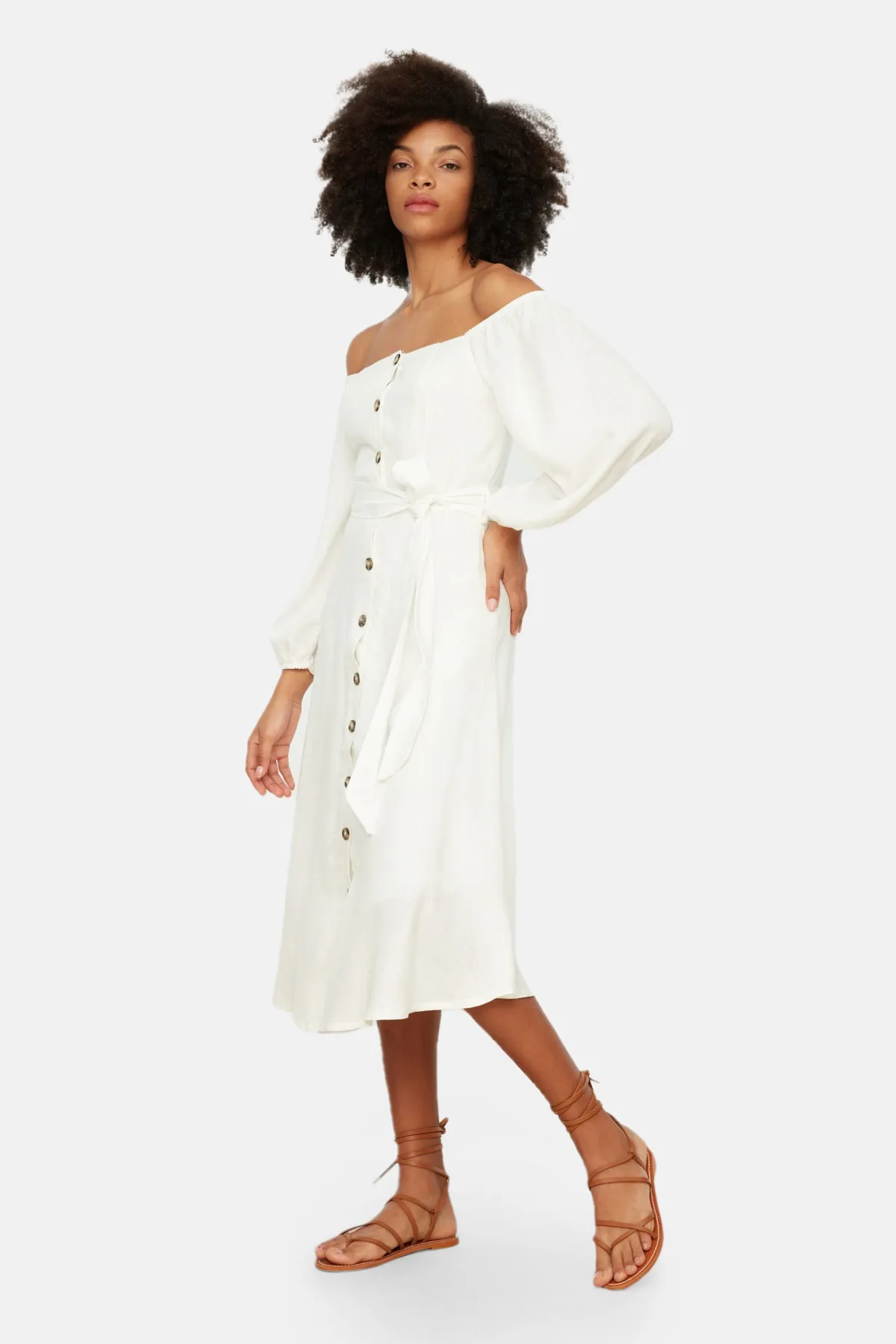 Trendyol Collection  Ecrufarbenes, gewebtes Midikleid mit Gürtel und Knöpfen TWOSS19IE0009