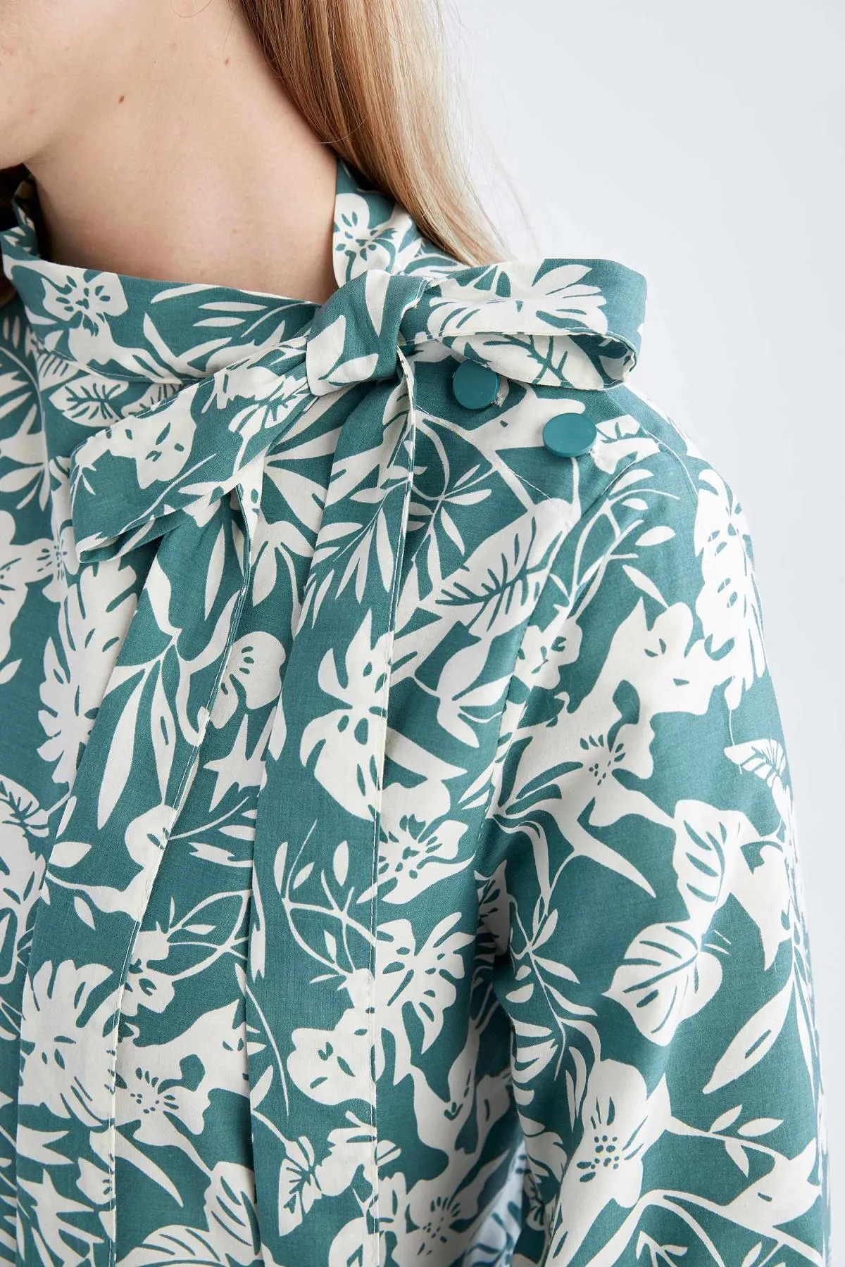 DeFacto  Halber Rollkragen - Florales Maxikleid mit entspannter Passform Y7835az22hs
