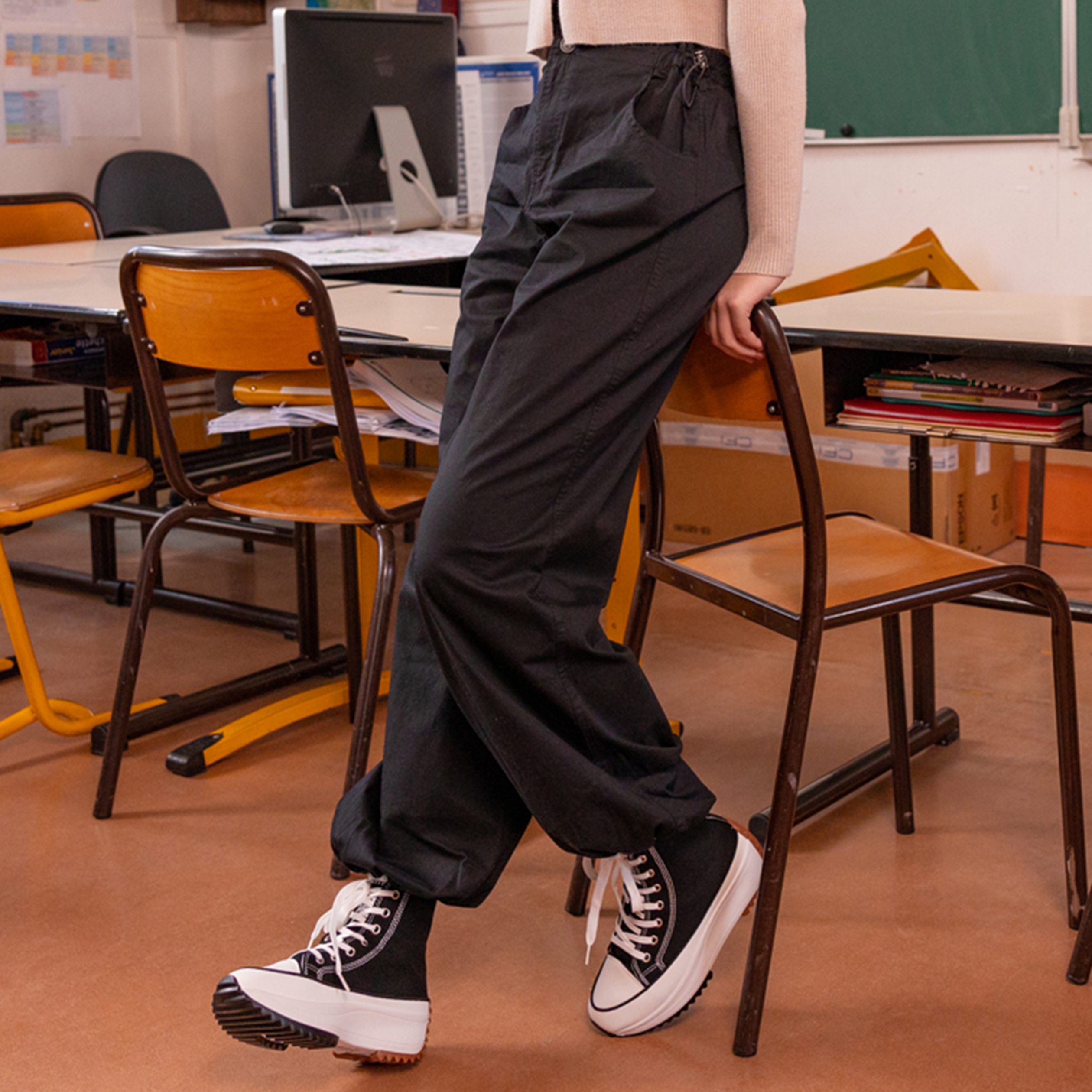 Pantalon loose bas resserré noir femme | La Halle