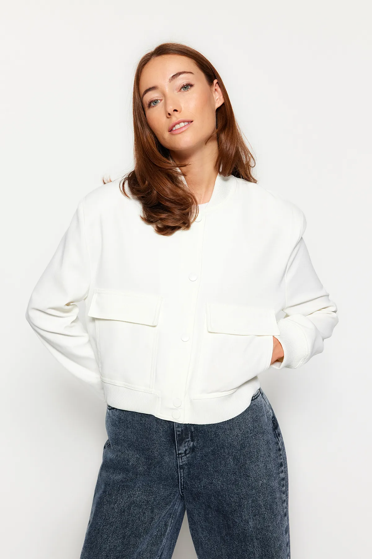 Trendyol Collection  Ecrufarbene Premium-Bomberjacke aus Webstoff TWOAW24CE00047