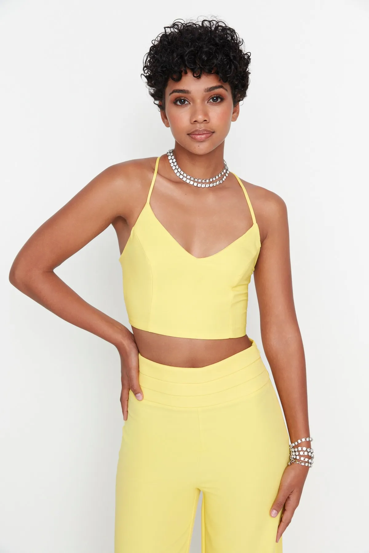 Trendyol Collection  Bustier mit gelben Trägern TPRSS21BS0009