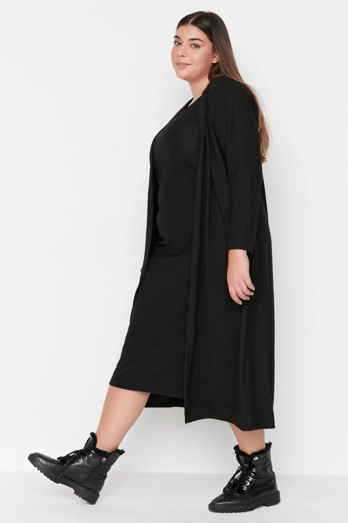 Trendyol Curve  Schwarzes, weiches Strickjacke-Kleid-Strick-2-teiliges Set TBBAW23AH00004