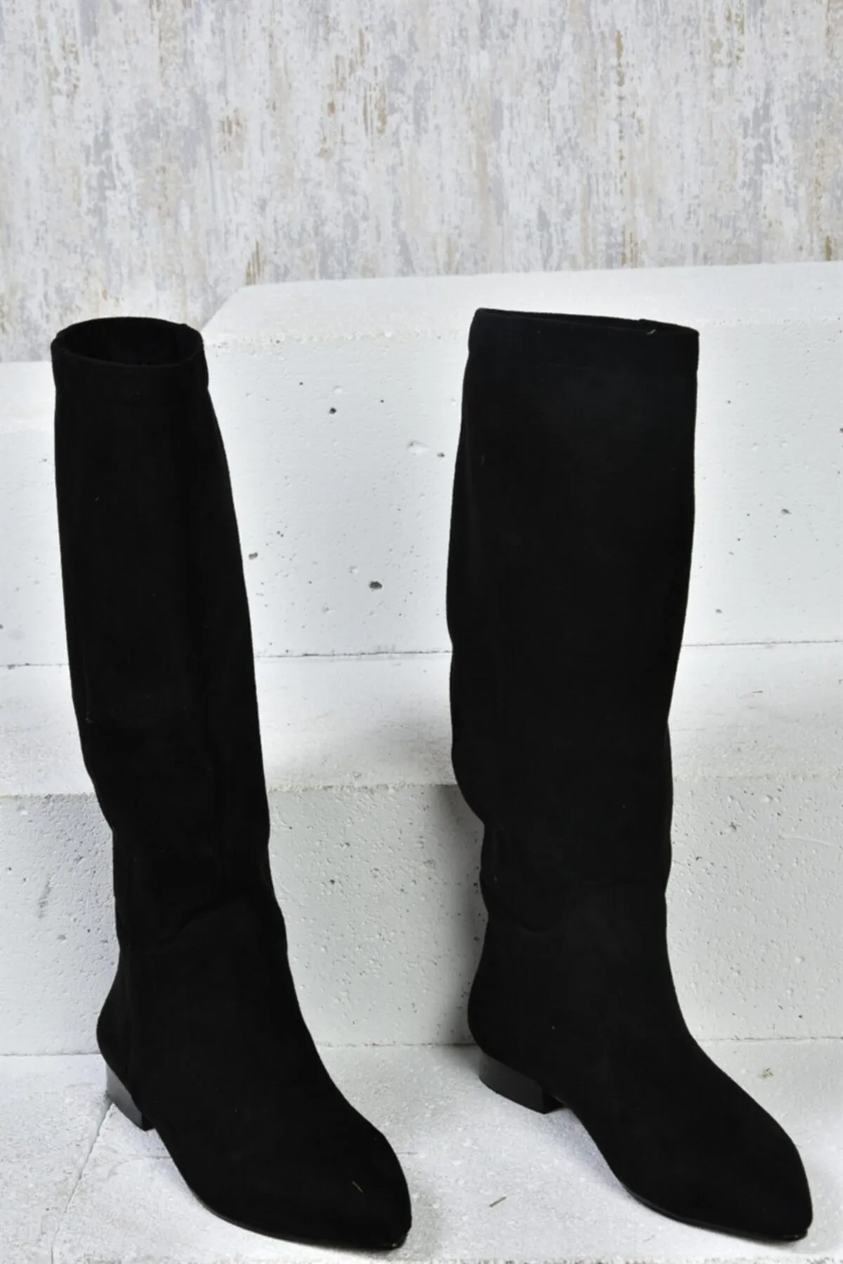 Fox Shoes  Schwarze Wildleder-Damenstiefel mit flacher Sohle L272094502