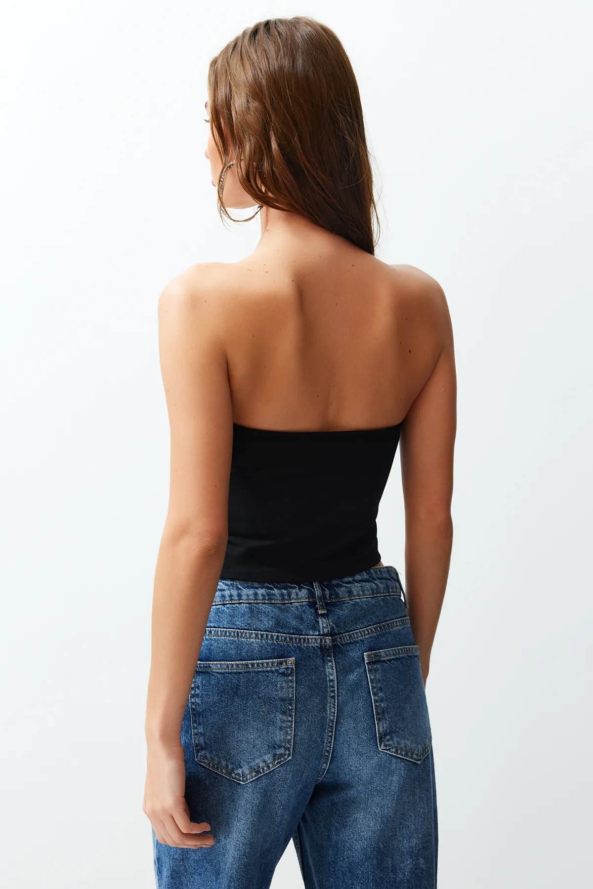 Trendyol Collection  Schwarze, asymmetrische, trägerlose, bauchfreie Strickbluse mit Reißverschluss TWOSS24BZ00071