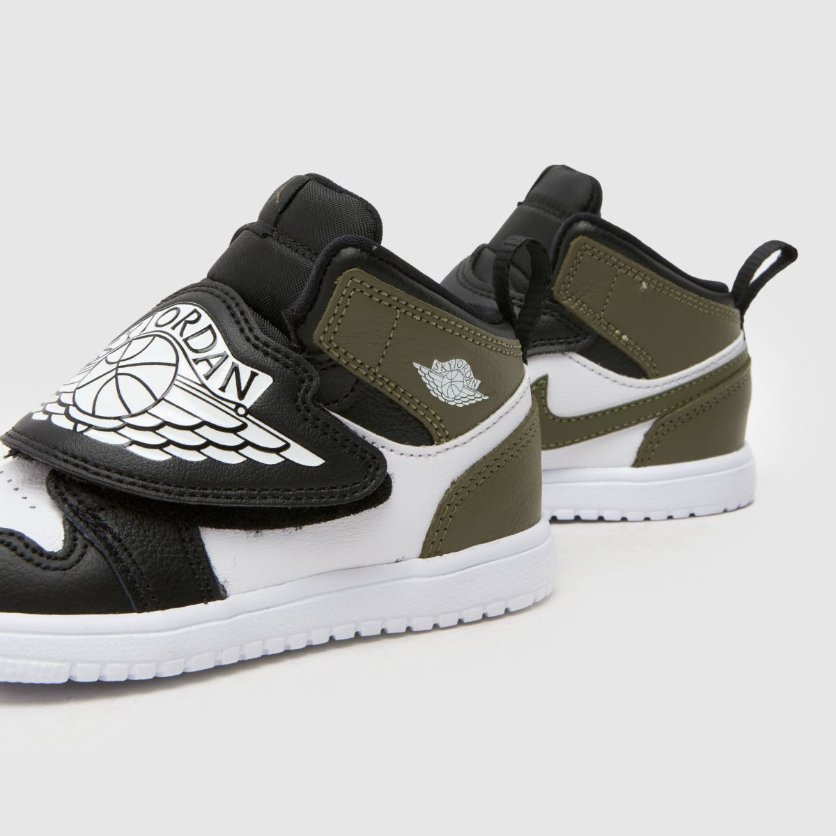 Bílo-černé tenisky Nike Jordan 1 Sky Jordan pro chlapce a batolata