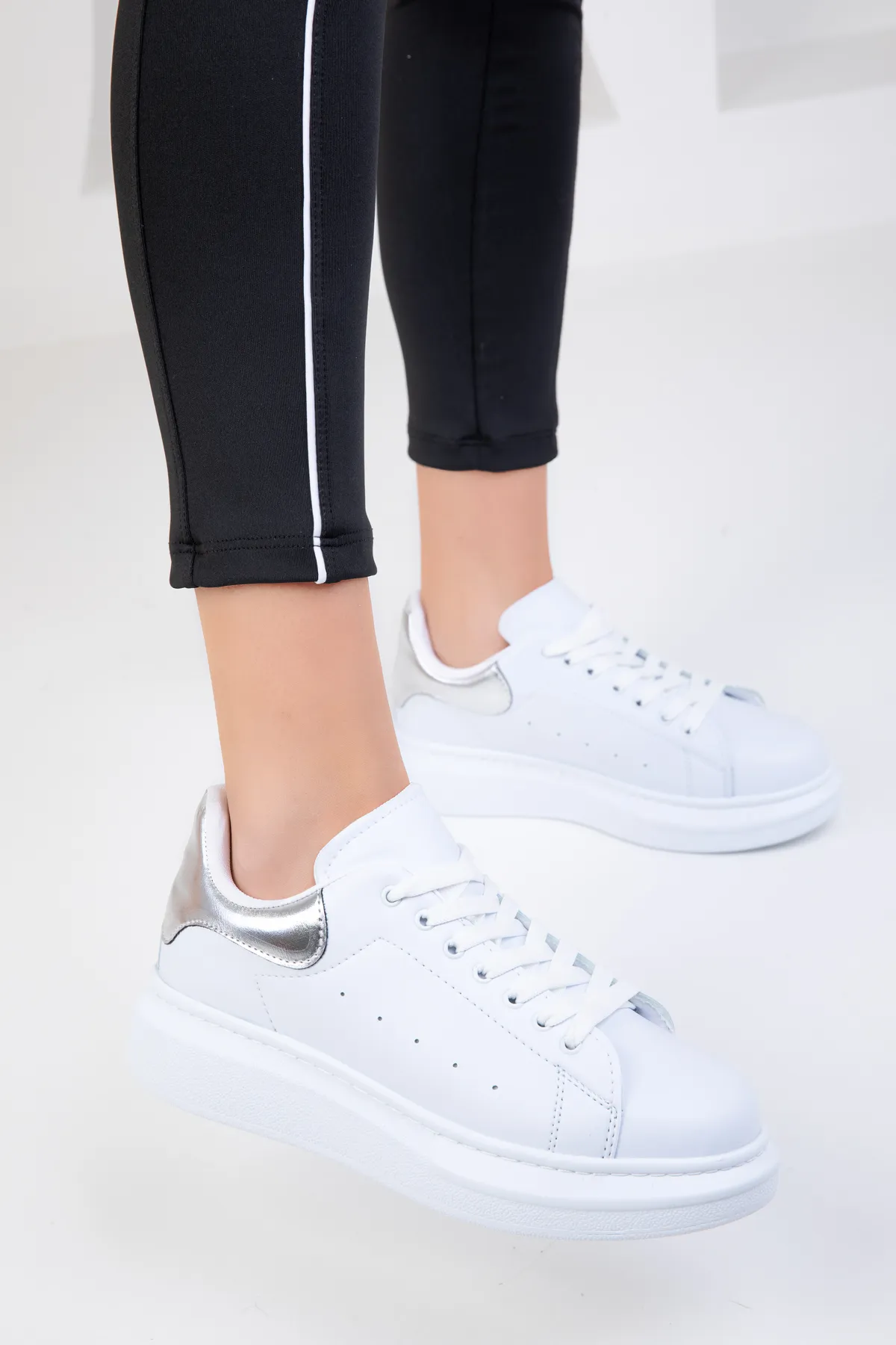 SOHO  Weiß-silberne Damen Sneakers 15732