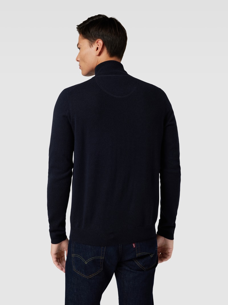 Strickpullover mit Stehkragen in marineblau