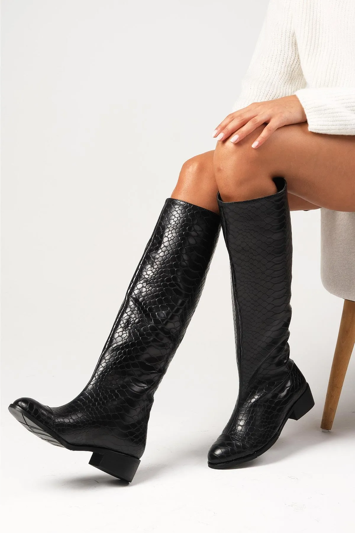 Mio Gusto  Parley schwarze Damenstiefel mit Krokodilmuster, ohne Reißverschluss, dünnes Kunstfellfutter