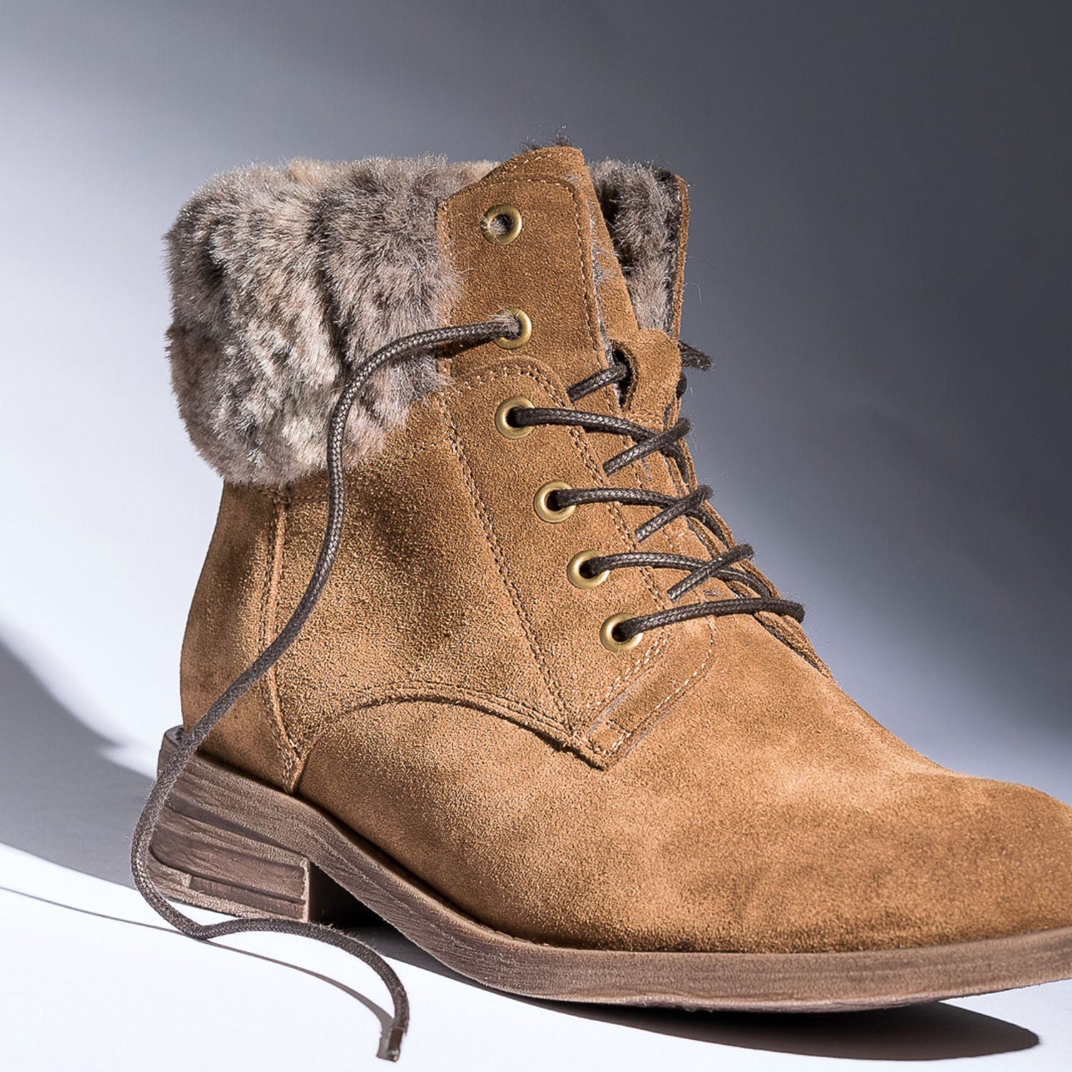 Bottine camel fourrée en cuir velours