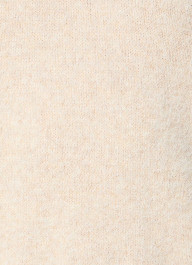 Pulover Andrea de Moscow confecționat din material fin tricotat cu un amestec de lână alpaca.