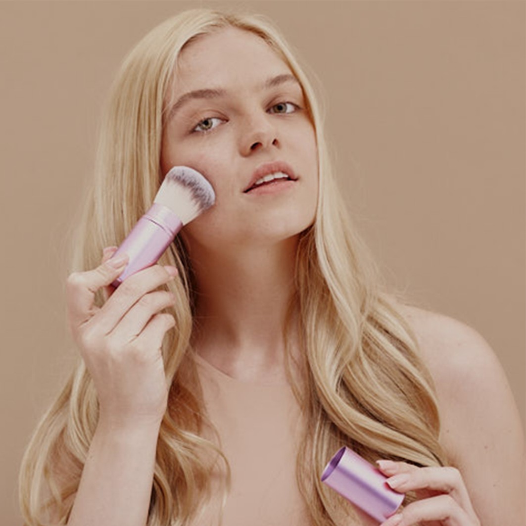Kabuki Retractable Brush