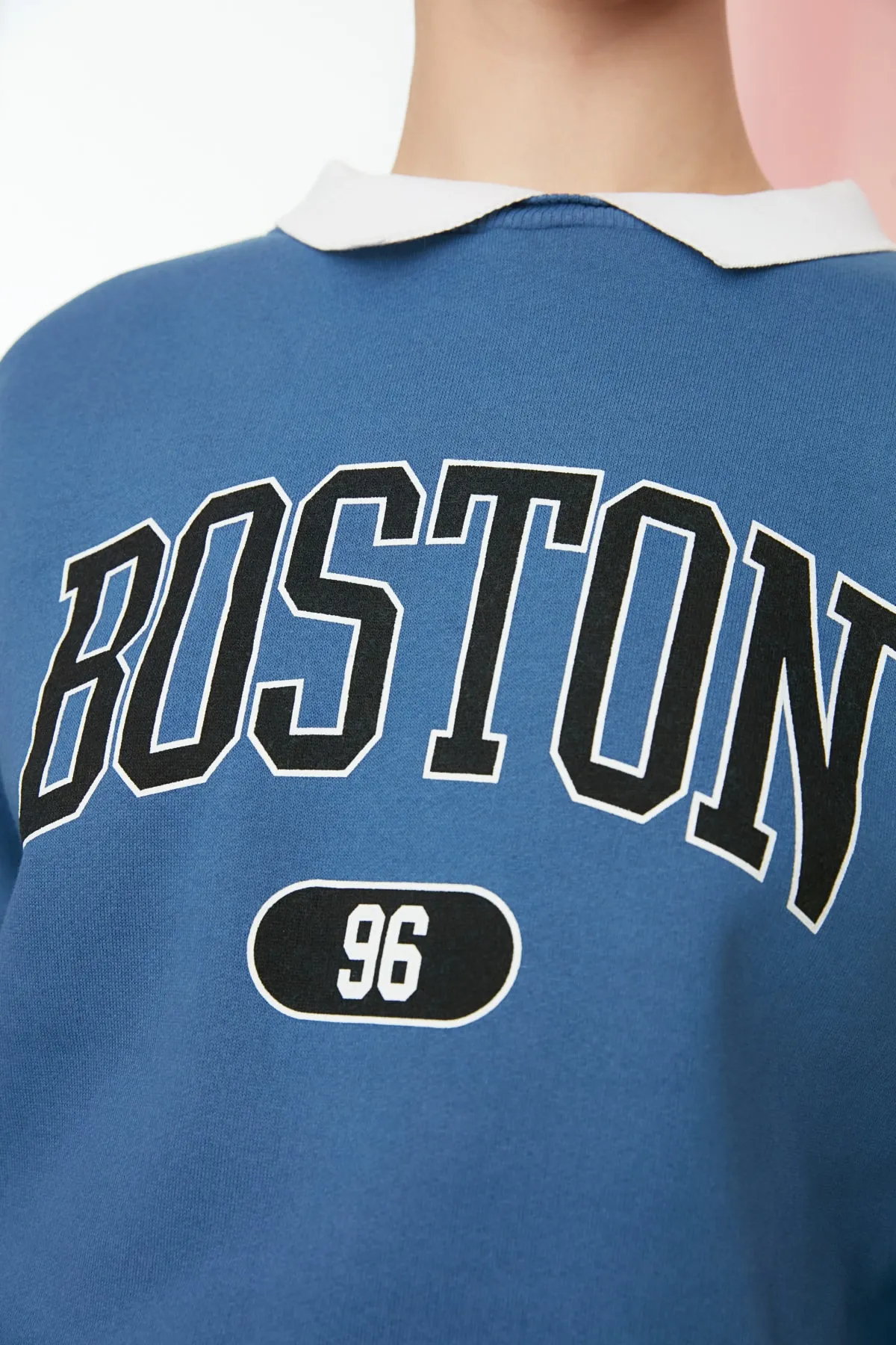 Trendyol Collection  Indigo bedrucktes Boyfriend-Sweatshirt aus dickem Fleece innen TWOSS21SW0171