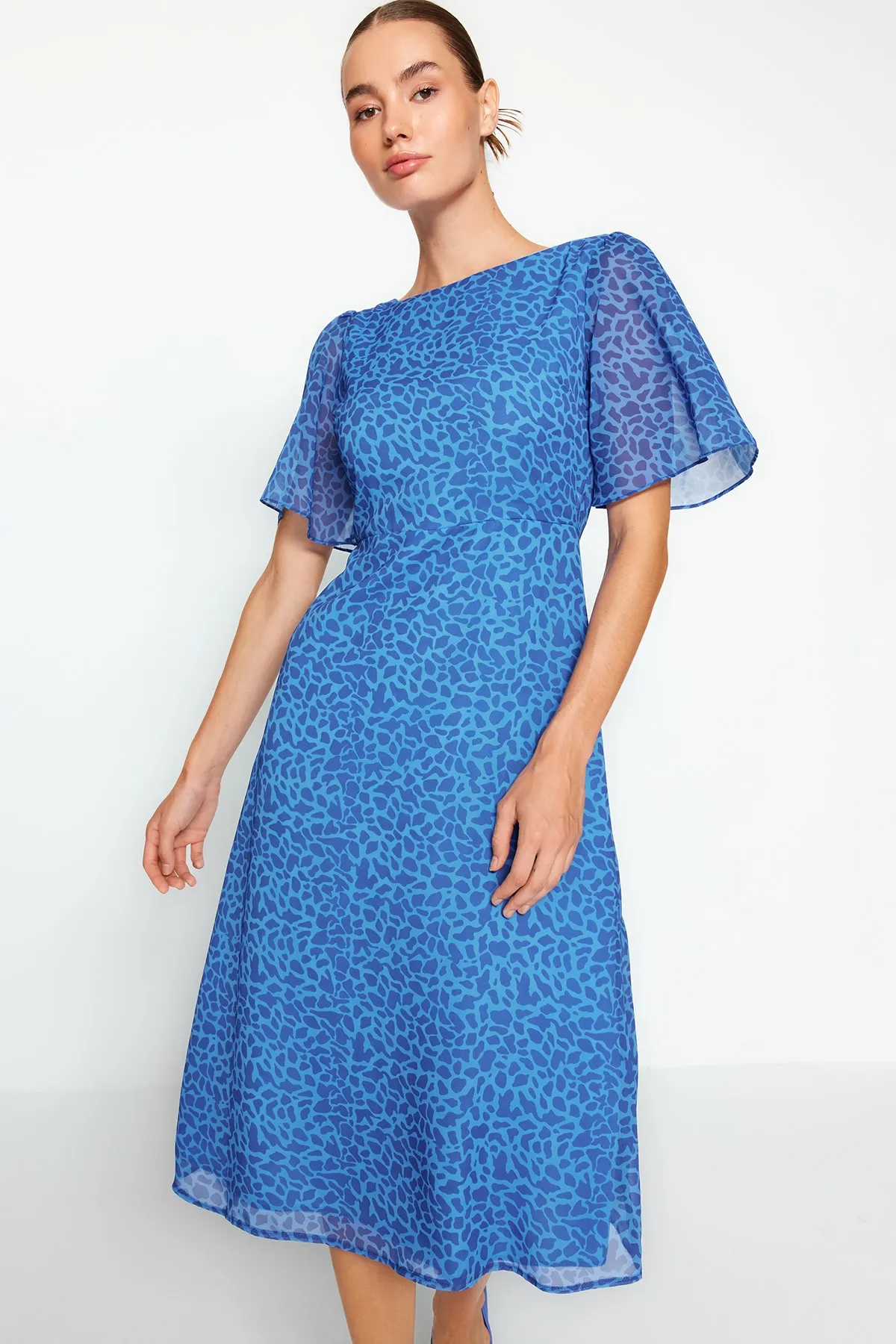 Trendyol Collection  Marineblaues Chiffon-Midikleid in A-Linie/Glockenform mit Engelsärmeln, gefüttert TWOSS23EL01372