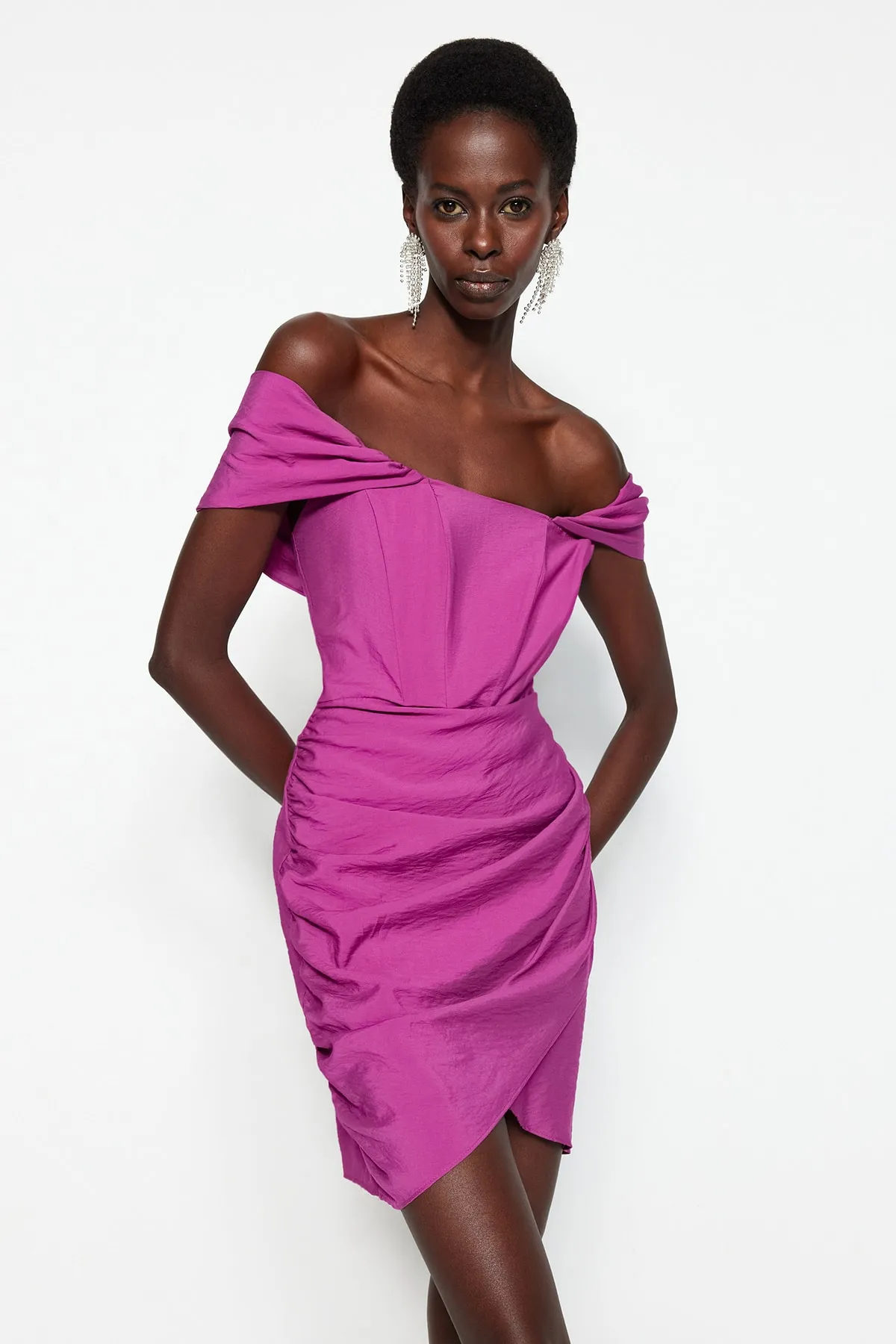 Trendyol Collection  Tailliertes Abendkleid aus gefüttertem Popeline in Fuchsia TPRSS22EL2025