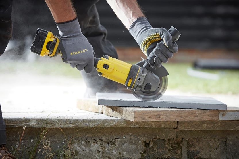 Stanley SFMCG400B FATMAX® V20 kampinis šlifuoklis 125 mm 18 voltų be akumuliatorių ir įkroviklio