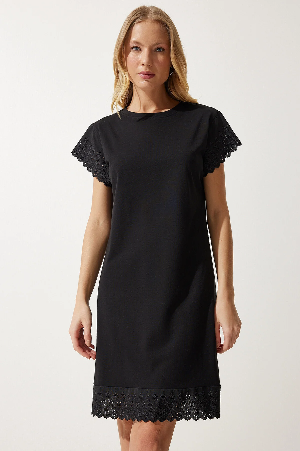 Happiness İstanbul  Schwarzes, gewelltes Strickkleid für Damen BF00094