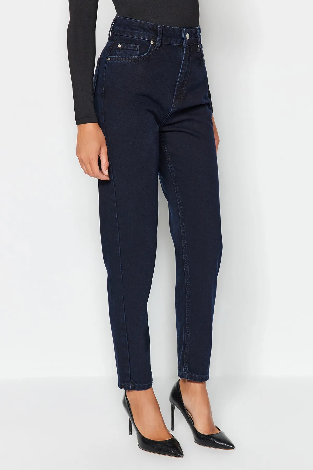 Trendyol Collection  Mitternachtsblaue Mom-Jeans mit hoher Taille TWOSS23JE00085