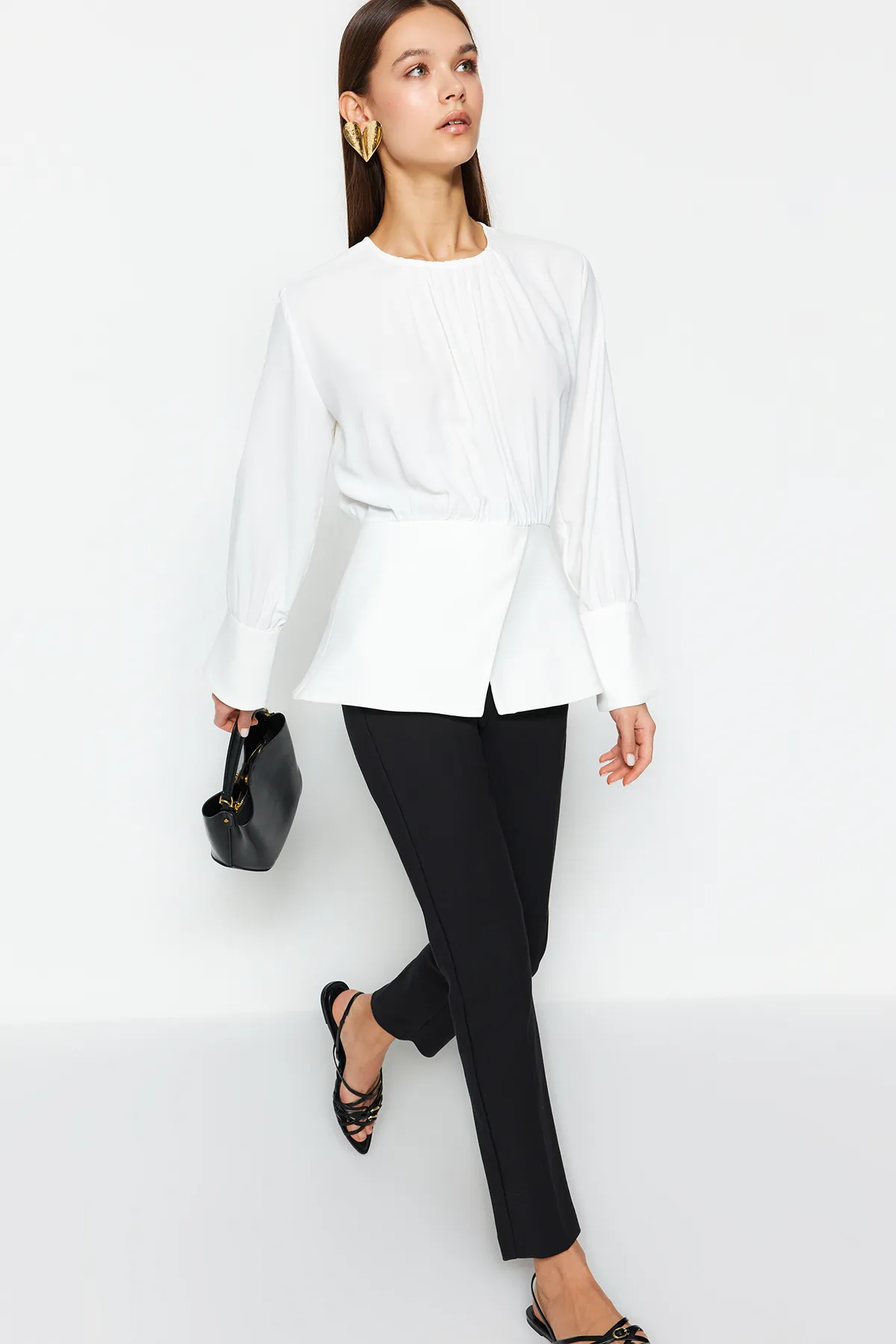 Trendyol Modest  Ecrufarbene, zweireihige, gewebte Tunika mit Schlitz und detailliertem Schnitt TCTSS24UK00000