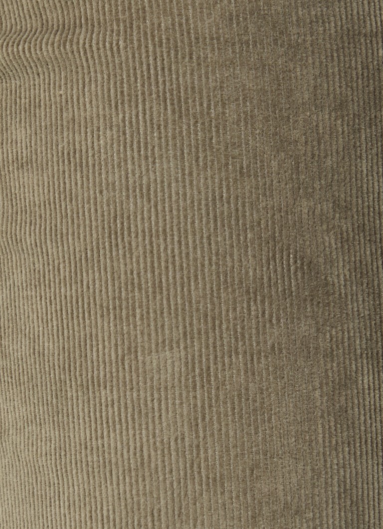Pantaloni scurți Benetton din catifea reiată, evazați, cu talie medie.
