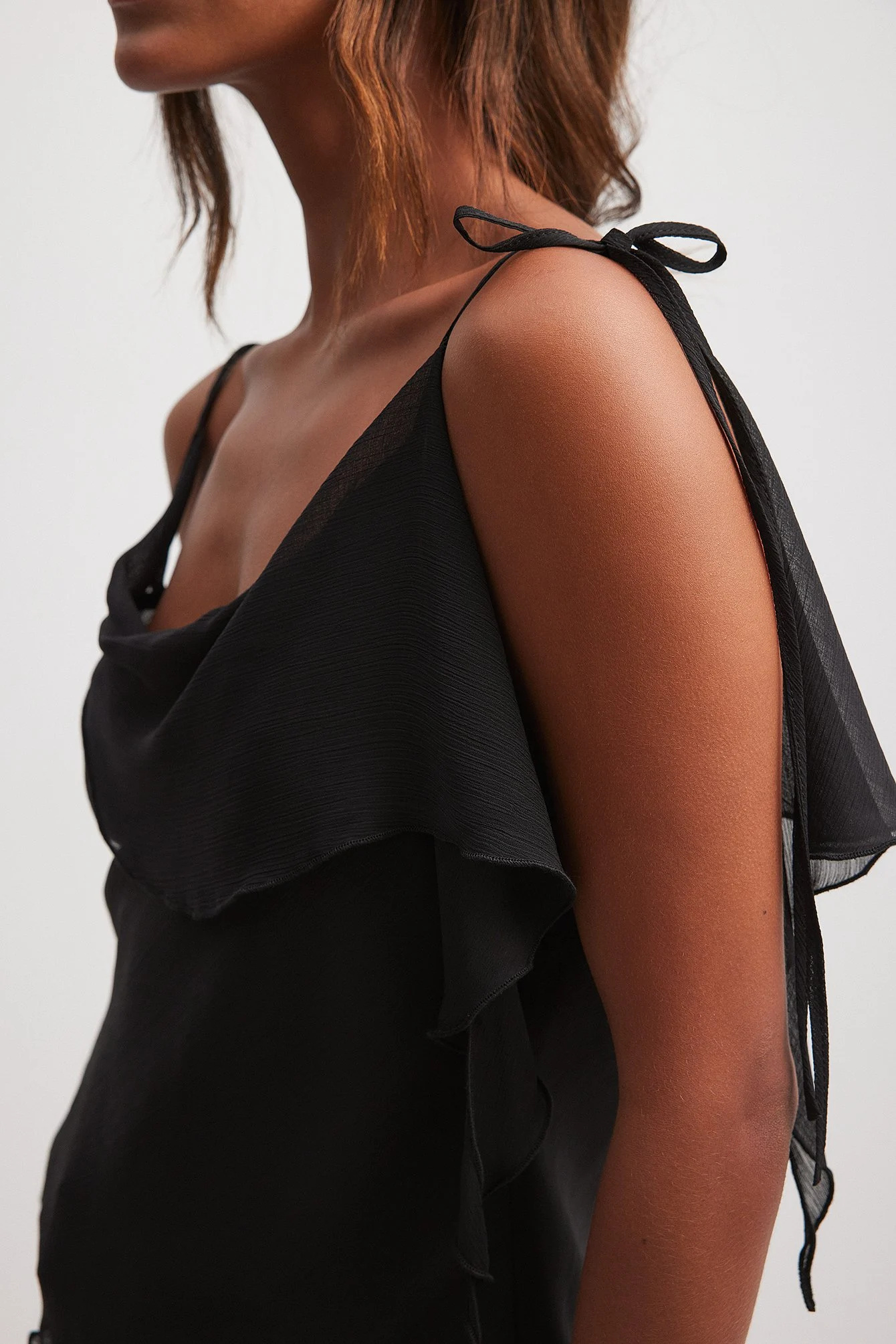 Chiffon-Oberteil mit Rüschen und Schnürung