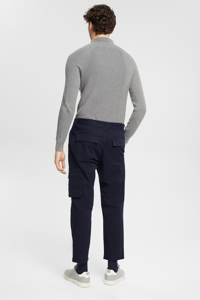 Chino mit Cargotasche