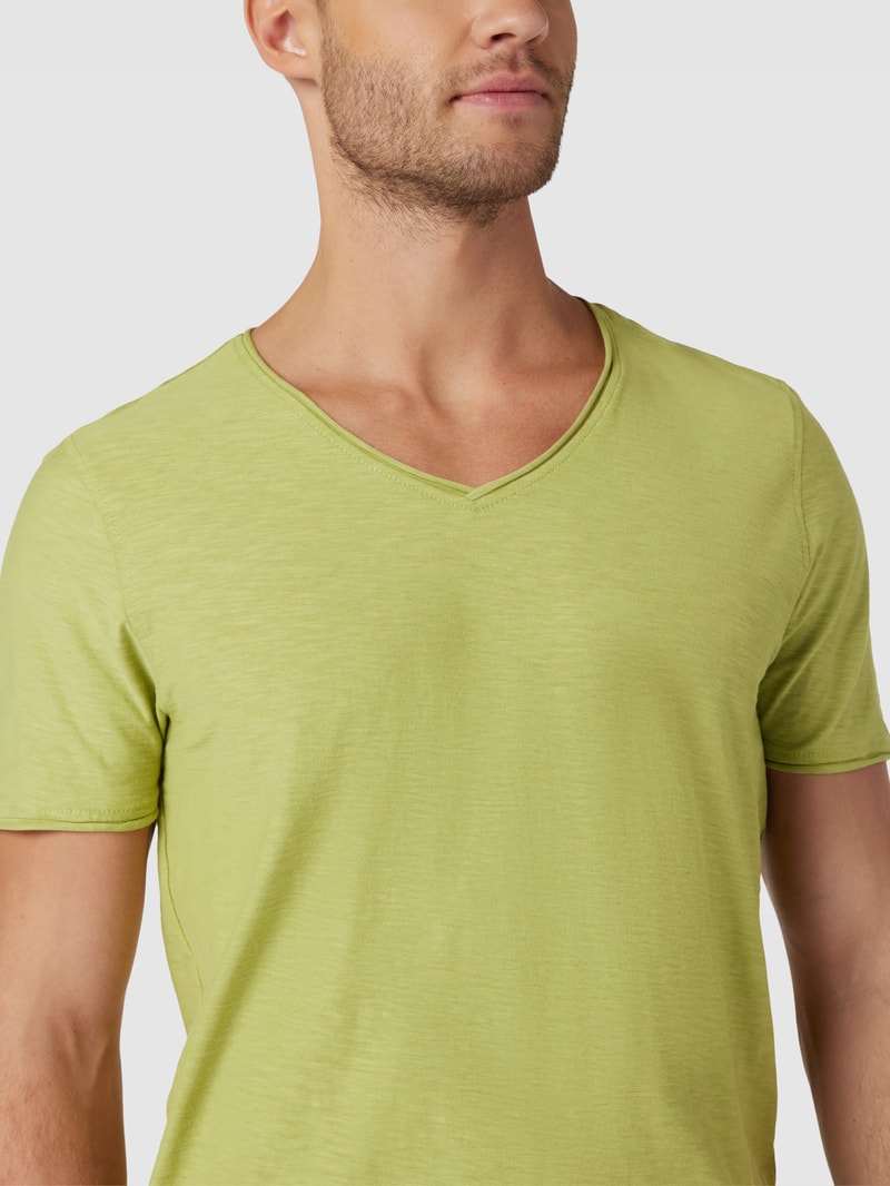 T-Shirt mit V-Ausschnitt in hellgrün