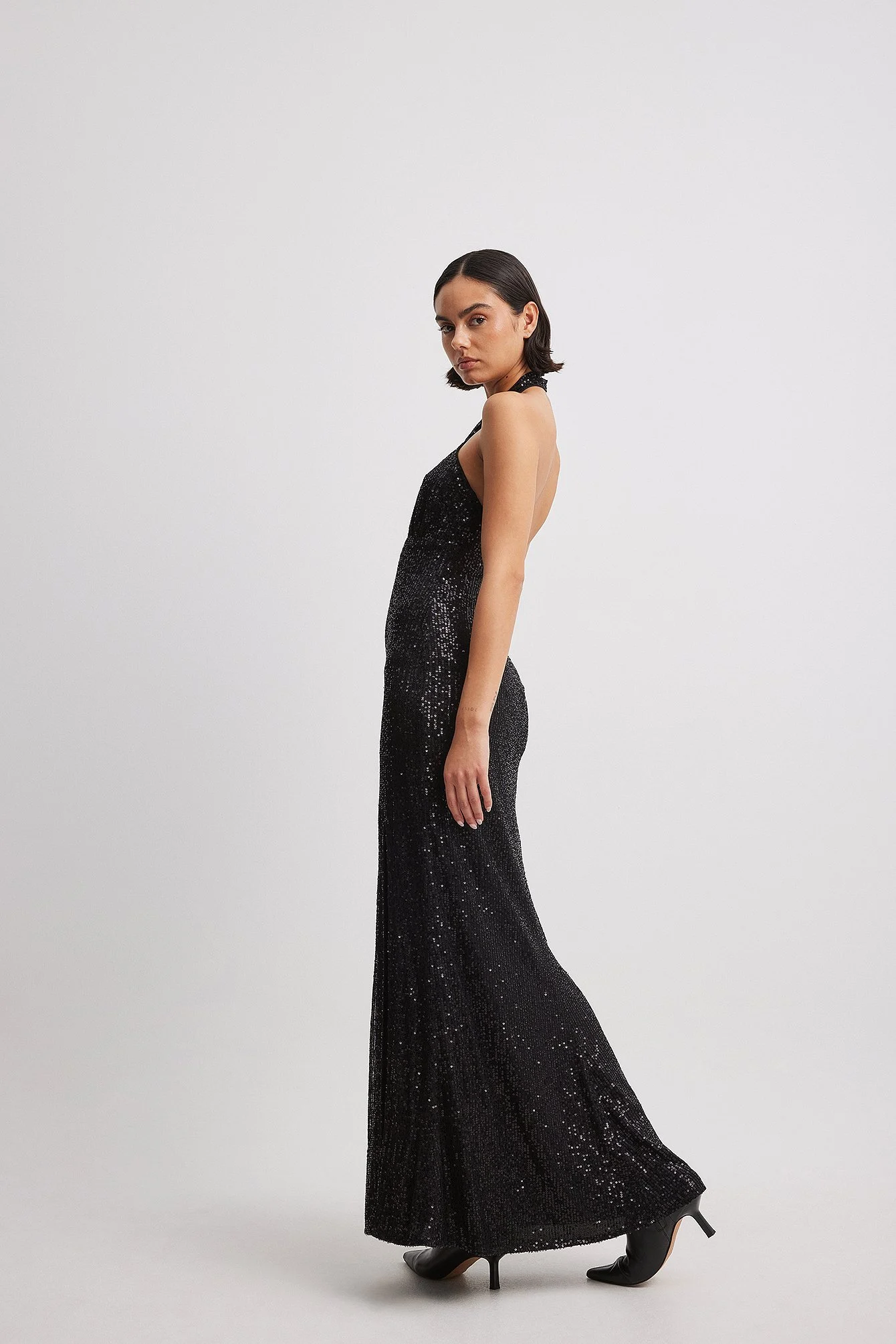 Kleid mit Neckholder-Ausschnitt und Keyholedetail