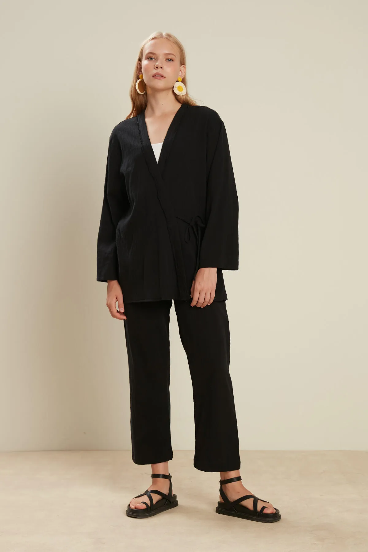 Manuka  CRINKLE-KIMONO AUS BAUMWOLLE SCHWARZ