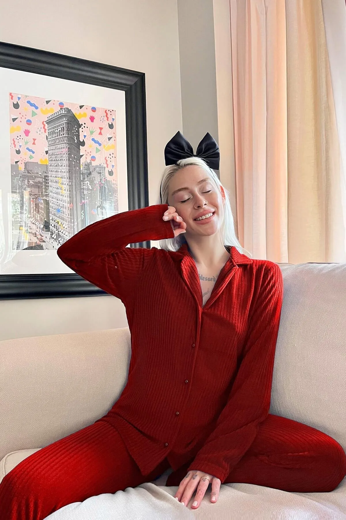 Pijamaevi  Rotes, einfarbiges Pyjama-Set aus Plüsch-Fleece mit Knöpfen vorne