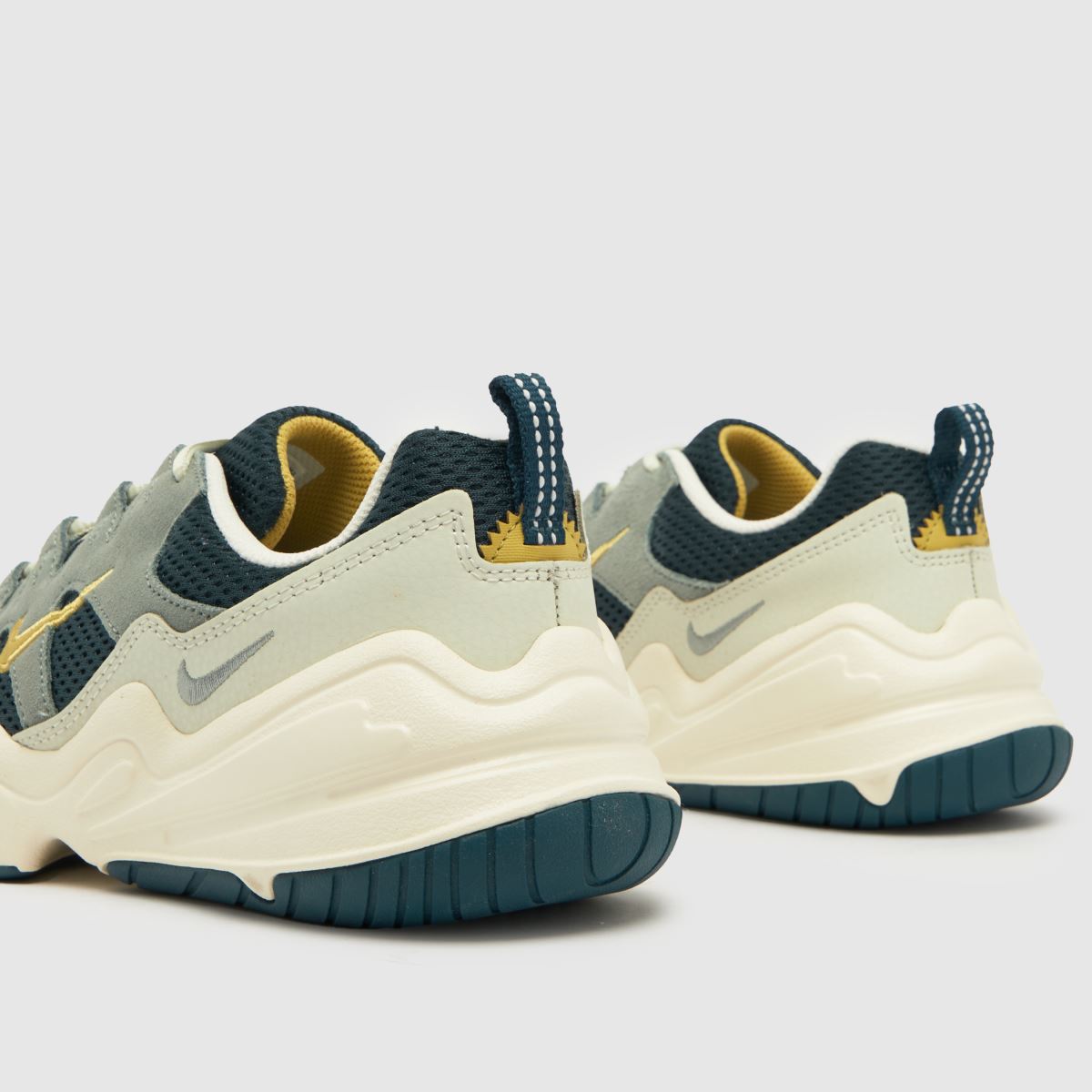 Nike Tech Hera – Mörkgröna träningsskor