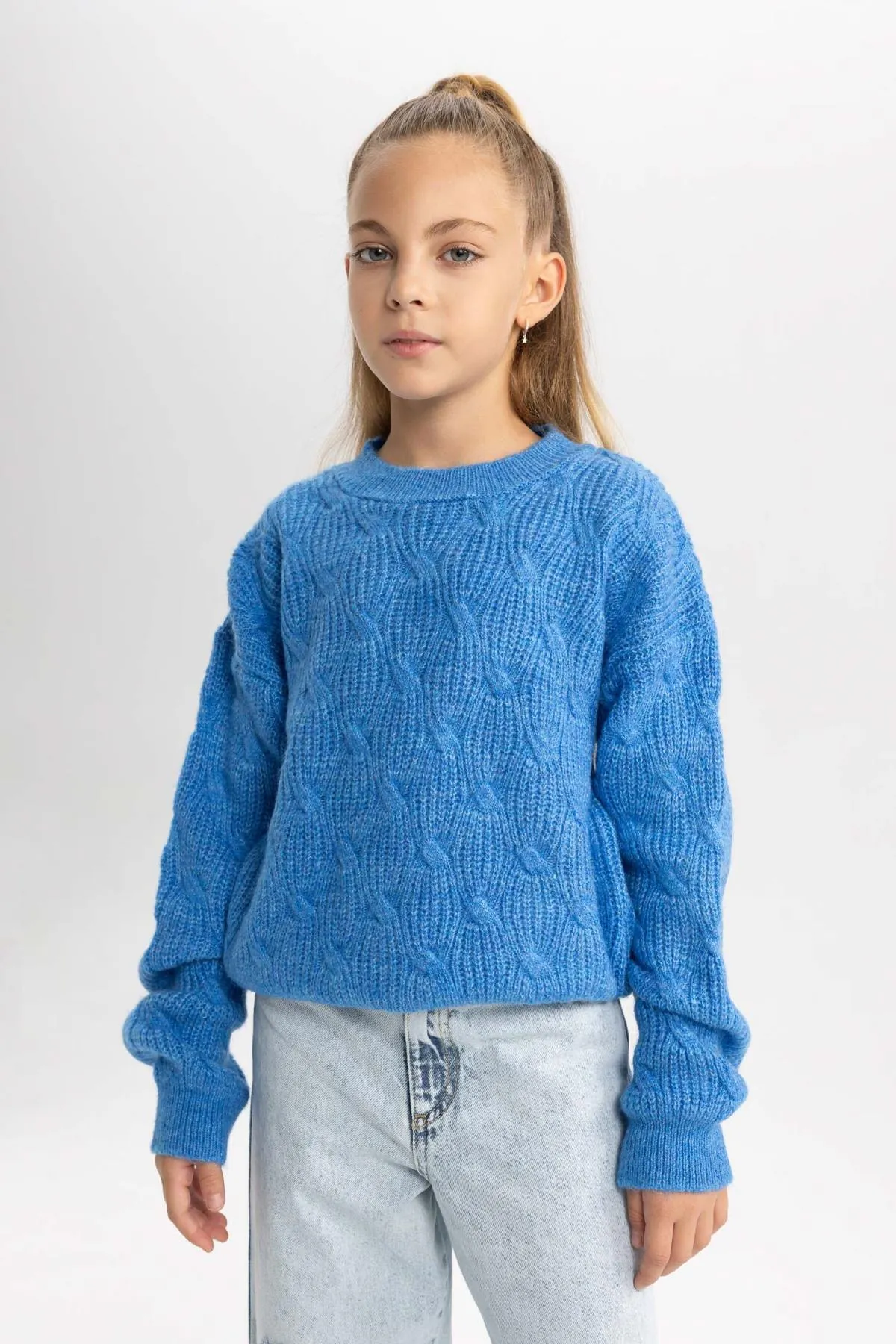 DeFacto  Mädchenpullover mit normaler Passform und Rundhalsausschnitt