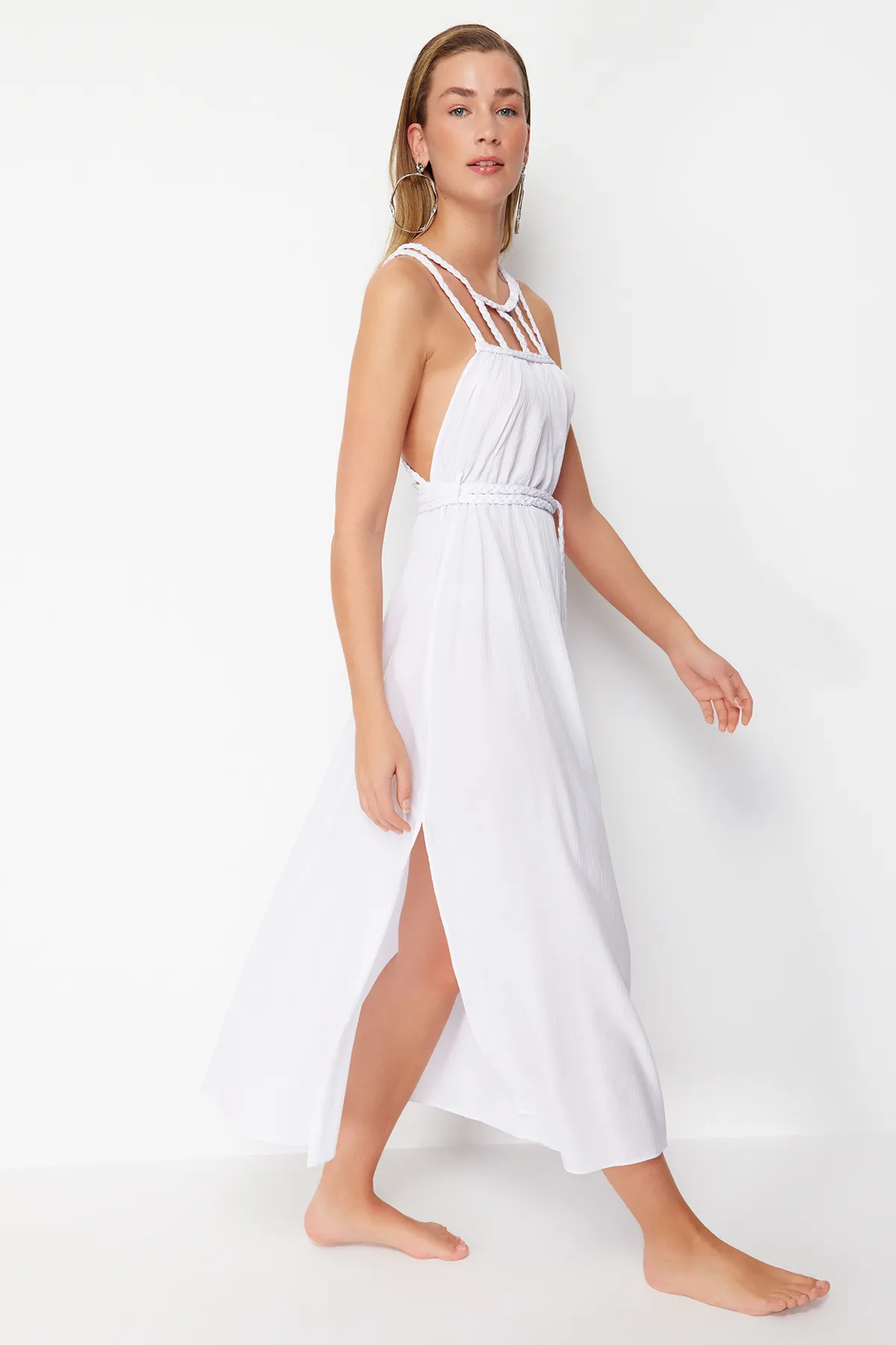 Trendyol Collection  Weißes, gewebtes, gebundenes Maxi-Strandkleid aus 100 % Baumwolle mit Gürtel TBESS23EL00070