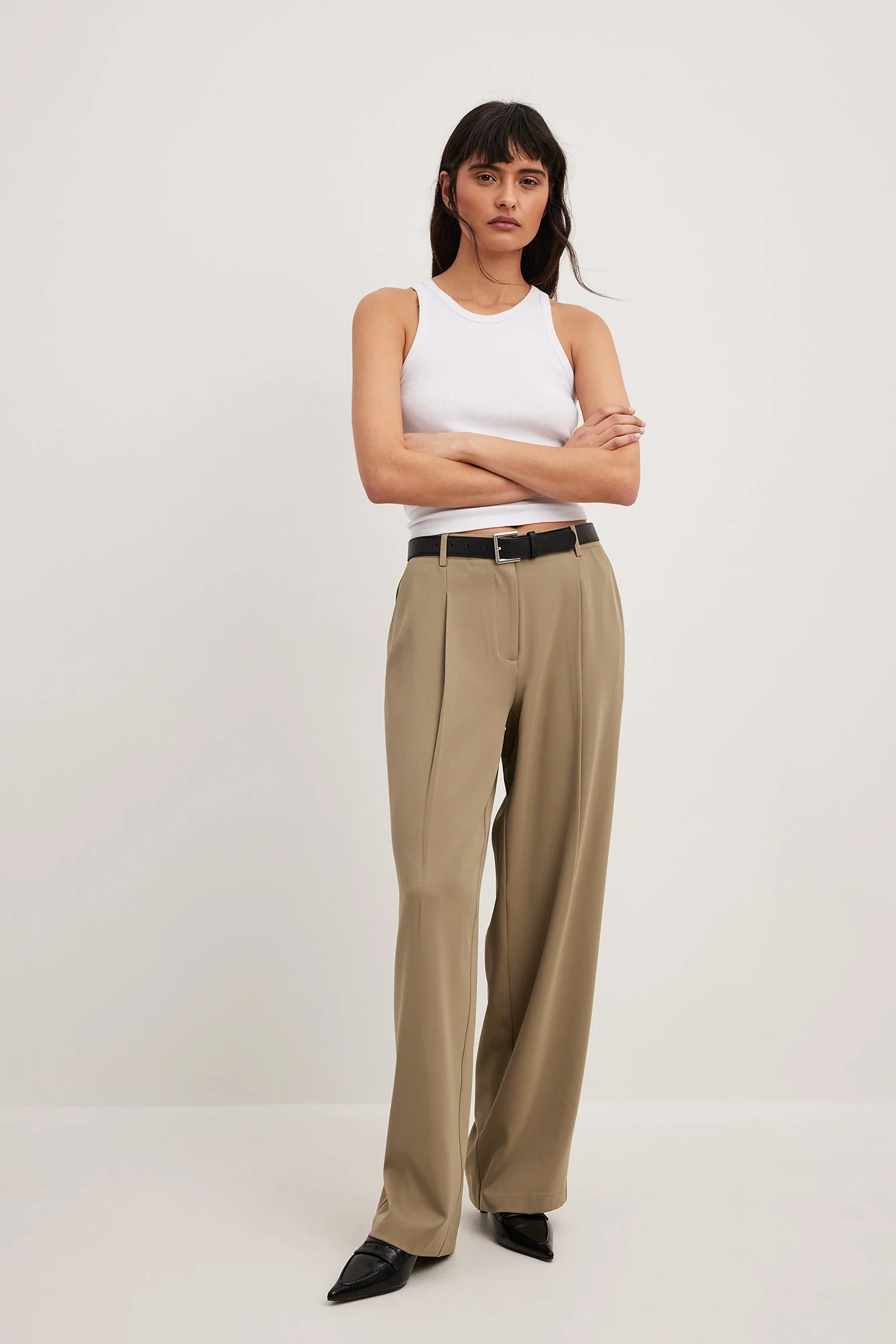 Figurbetonte Plissée-Hose mit mittelhoher Taille