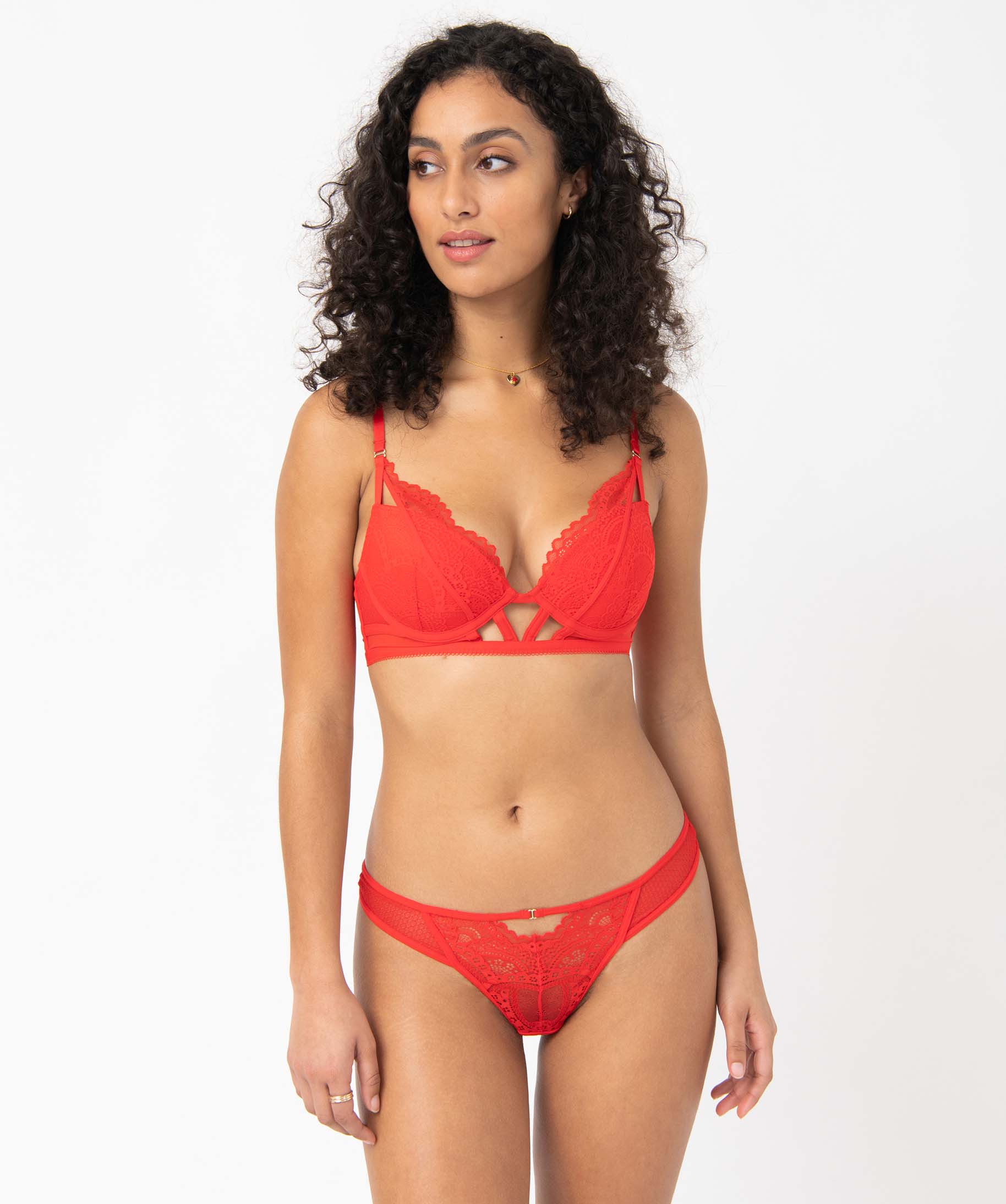 String femme en dentelle et microfibre rouge | GEMO