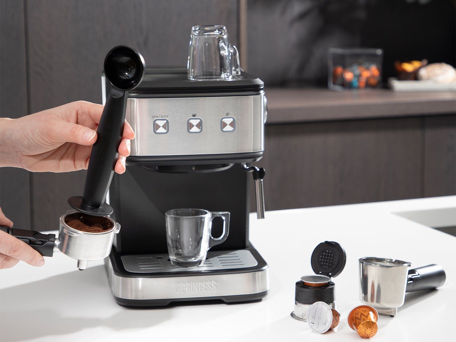 PRINCESS Siebträgermaschine, italienische Siebdruck Kaffee & Espresso-Maschine mit Milchaufschäumer