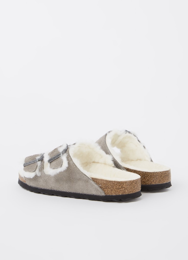 Sandale Birkenstock Arizona din piele întoarsă și lână de miel.