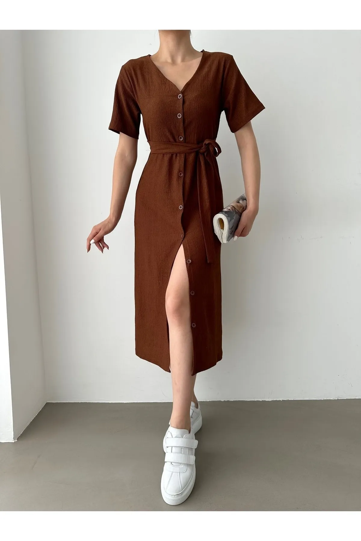 BEJNA  Braunes Damenkleid - vorne geknöpft