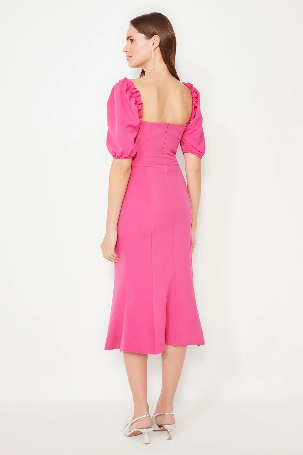 Trendyol Collection  Fuchsiafarbenes Abendkleid mit Kragen und Ausschnitt TPRSS21EL0053