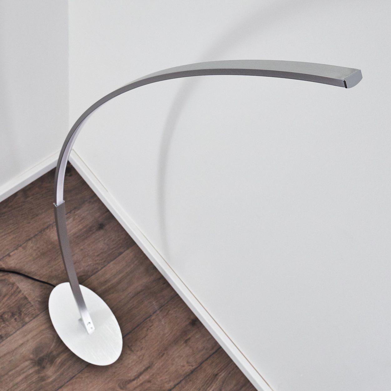 hofstein Bogenlampe Oneto LED Designer Standlampe in Aluminiumgebürstet, mit Fußschalter und Kabel, Leselampe, fest eingebaute LEDs 1100 Lumen