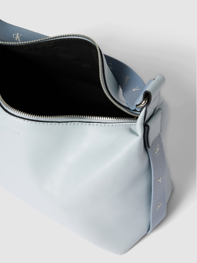 Handtasche mit Label-Details in hellblau