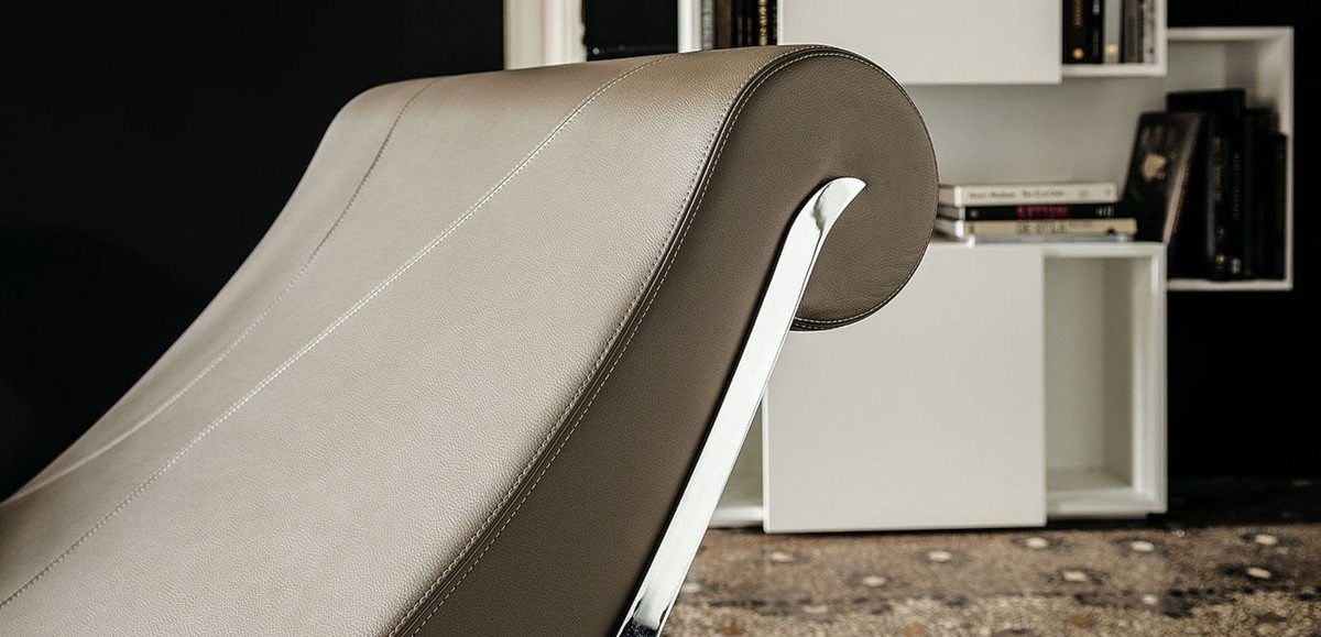 Casa Padrino Loungesofa Luxus Designer Liegesessel mit Rollen Braun / Silber 200 x 70 x H. 70 cm - Edle Kunstleder Chaiselongue - Relax Sessel - Relax Liege - Luxus Wohnzimmer Möbel