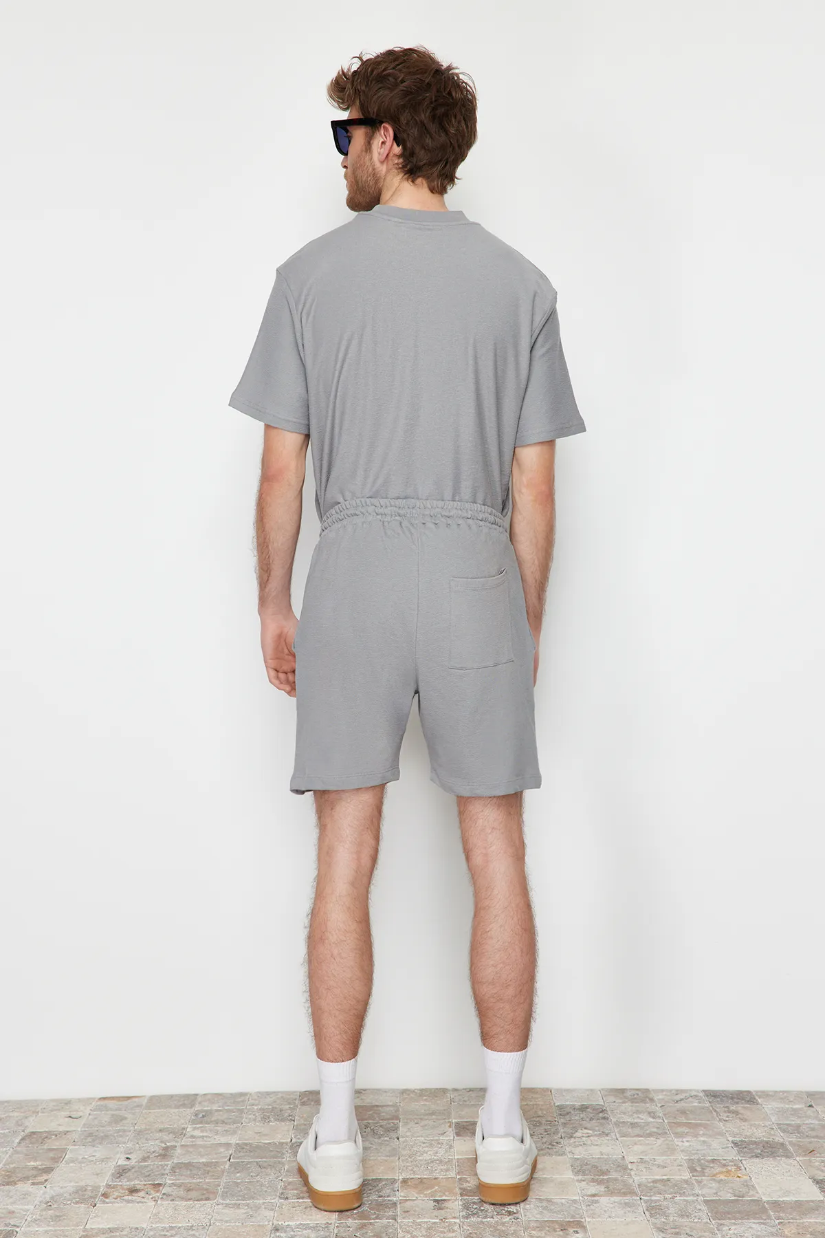 Trendyol Collection  Graue reguläre Shorts aus 100 % strukturierter Baumwolle in limitierter Auflage TMNSS23SR00035