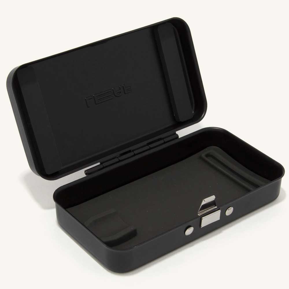 Leaf Shave Twig Travel Case Black
