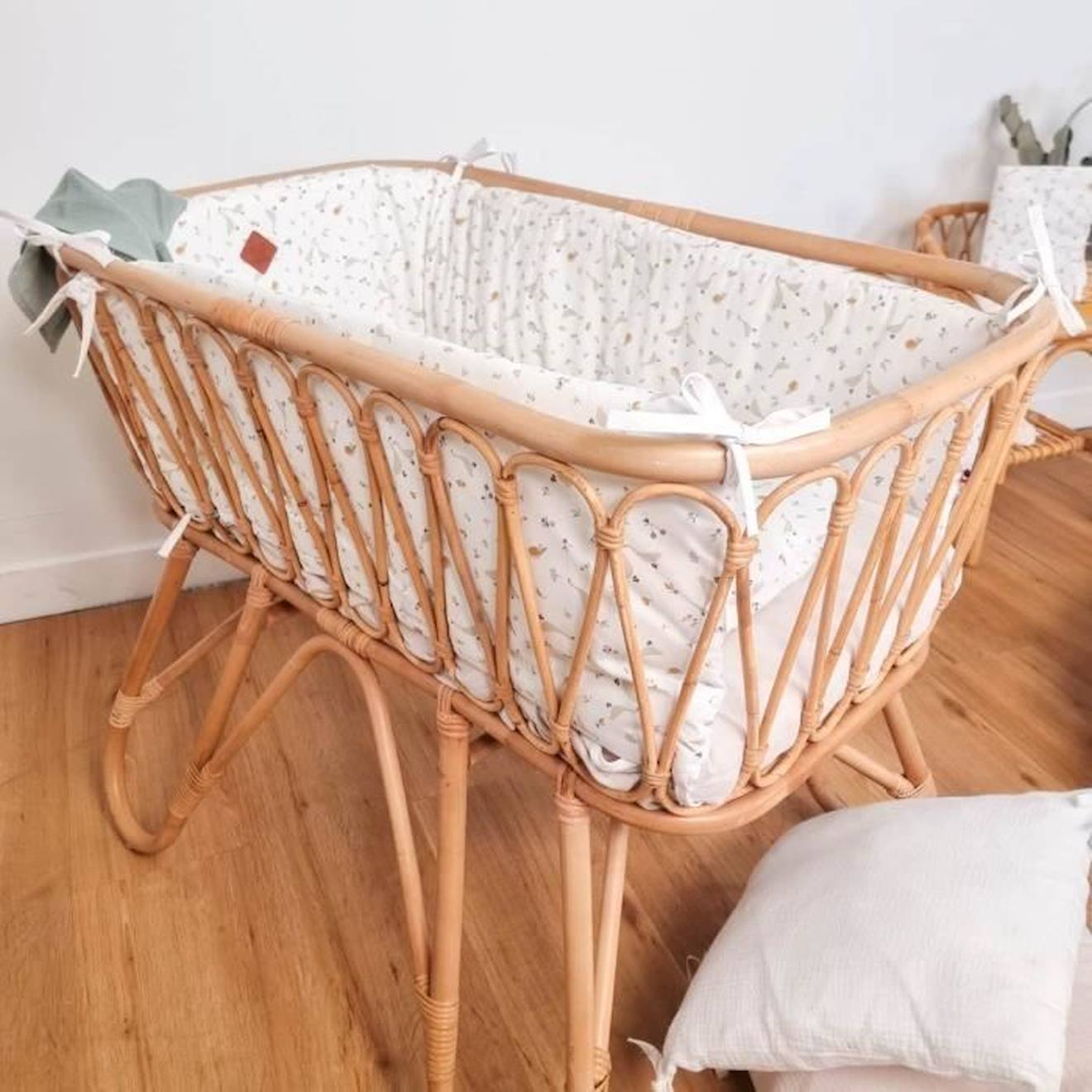 Tour de lit universel en coton, Sidonia Multicolore Pour lit bébé de 60 x 120 cm ou 70 x 140 cm blanc