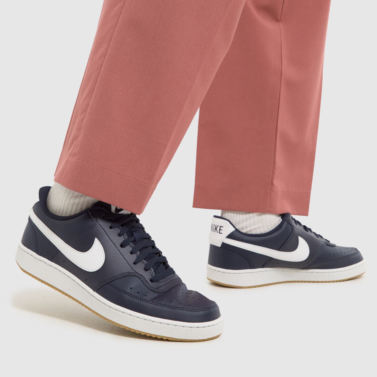Nike Court Vision – Låga sneakers i marinblått och vitt