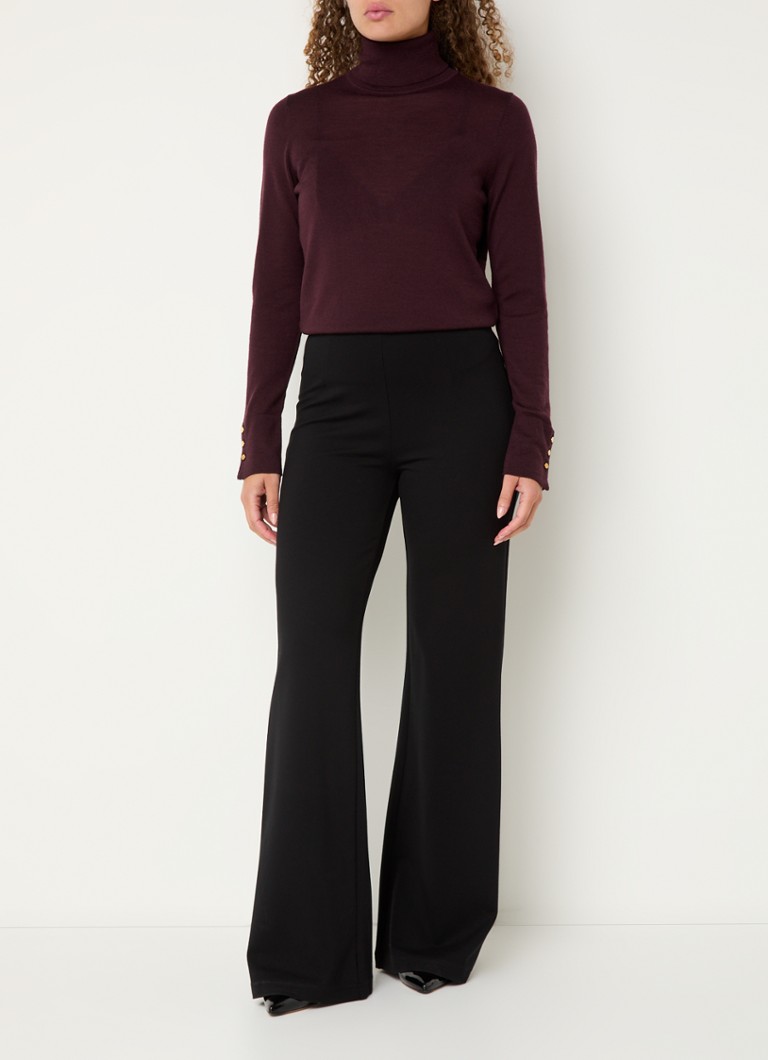 Maglione a collo alto Lara di Hobbs, lavorato a maglia fine in lana merino.